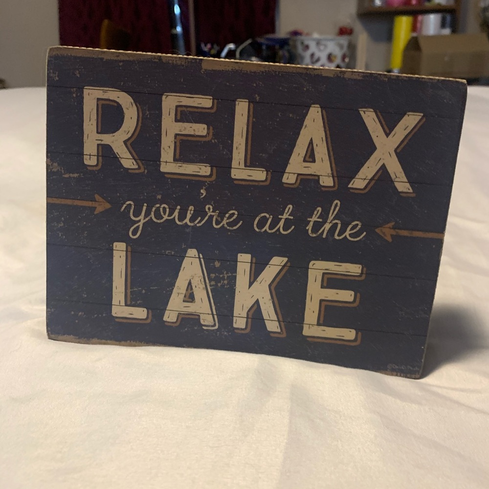 Relax at the lake  box sign